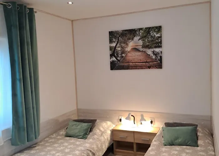 Z Jeziorem - Sajzy 22 Дом отдыха Элк